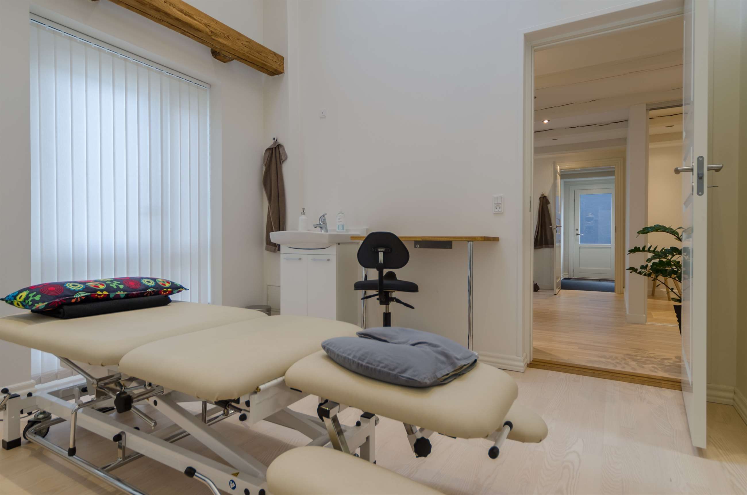 Behandlingsrummet hos Fysioterapi & akupunktur v/ Jakob Andreasen i Odense nær Langeskov & Ringe.